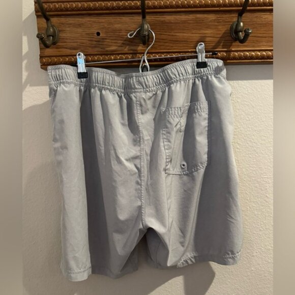 Vuori men’s workout shorts there are compression shorts inside the shorts 34 - Picture 5 of 7